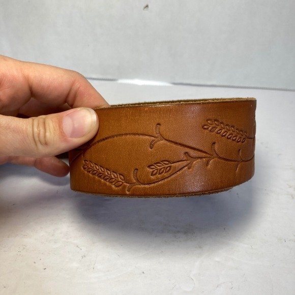 Old Navy 100% Leather Floral Embossed Stitched Chunky Belt Women M Brown 32-36 - Picture 3 of 8